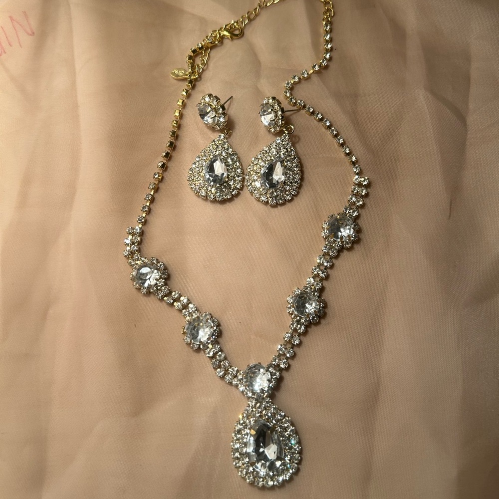Elegant Gold and Silver Jewelry Set